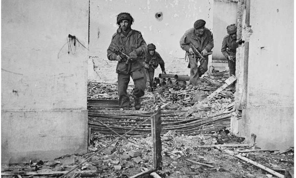 British Paras during the battle for Arnhem in 1944