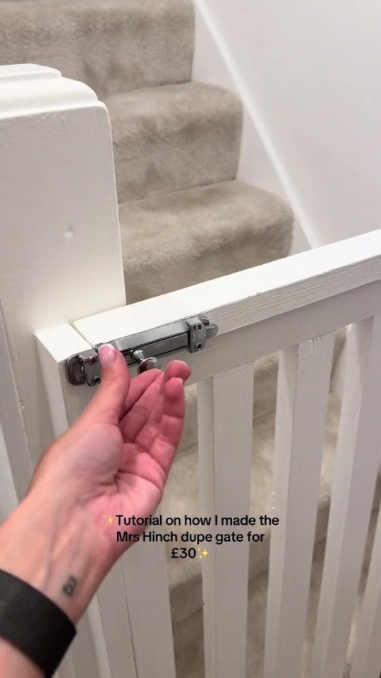 She only spent £30 and managed to create a working gate by using DIY hacks