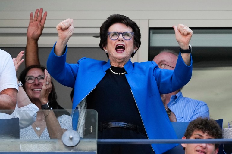 CORRECTS ID TO DIANA SHNAIDER OF RUSSIA NOT DARIA SNIGUR OF UKRAINE Tennis legend Billie Jean King cheers during a match between Jessica Pegula, of the United States, and Diana Shnaider, of Russia, in the fourth round of the U.S. Open tennis championships, Monday, Sept. 2, 2024, in New York. (AP Photo/Kirsty Wigglesworth)