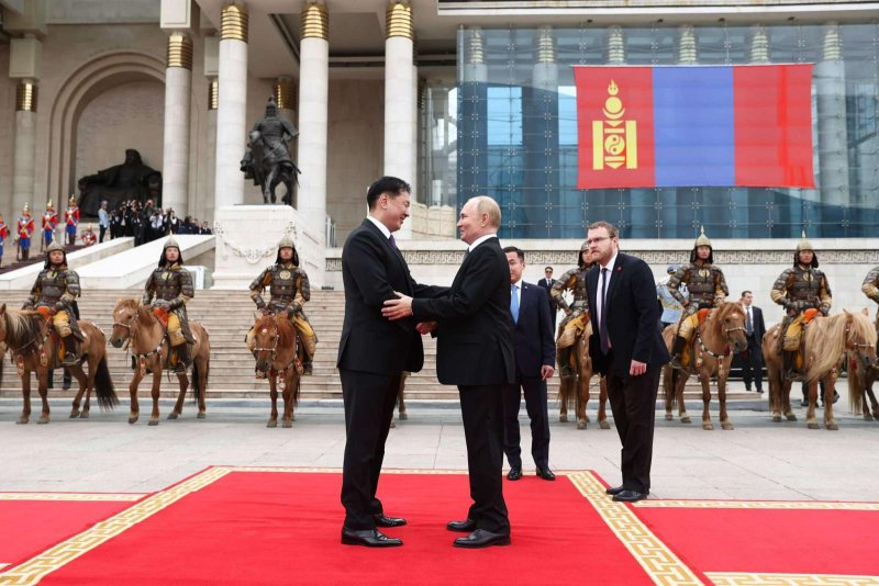 Mongolian President Ukhnaagiin Khürelsükh (L) shakes hands with President Vladimir Putin of Russia on Tuesday in the Mongolian capital of Ulaanbaatar. Photo courtesy of Office of the President of Mongolia/Release