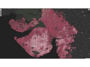 View of Gujarat in the CoCuRA software differentiating all agricultural fields from cotton fields. White represents cotton fields.