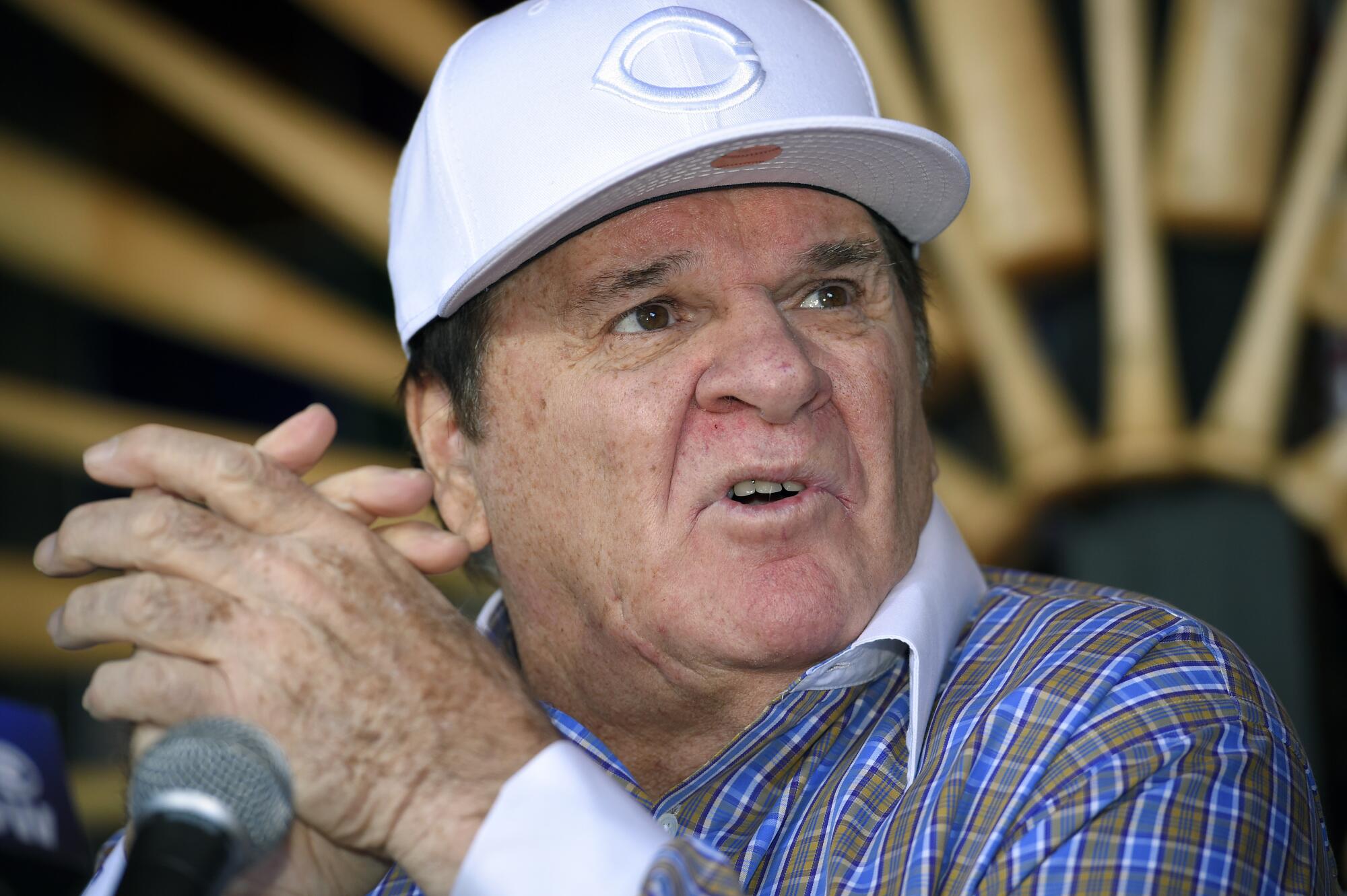 Pete Rose speaks during a news conference in Las Vegas in 2015.