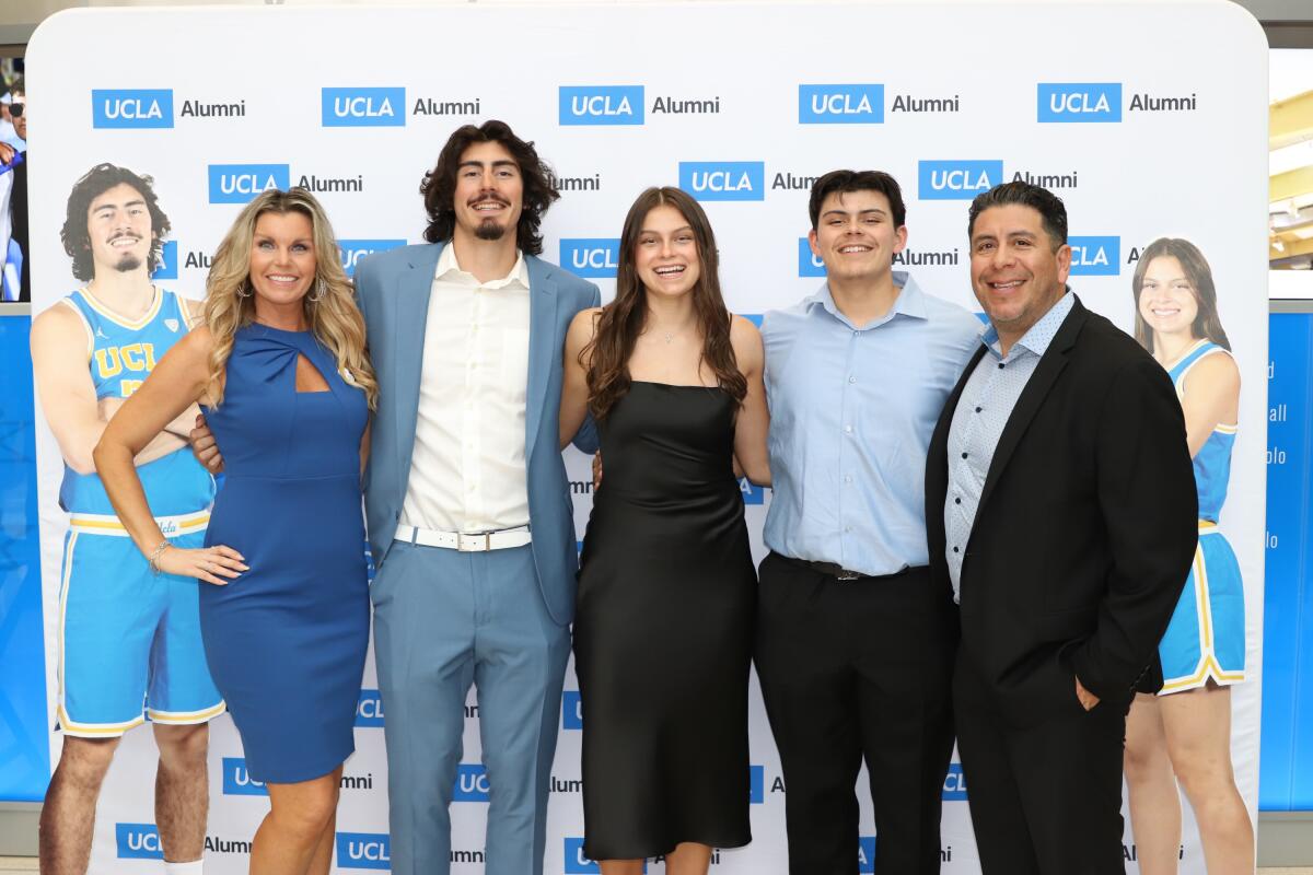 La familia Jáquez durante el evento para recaud  