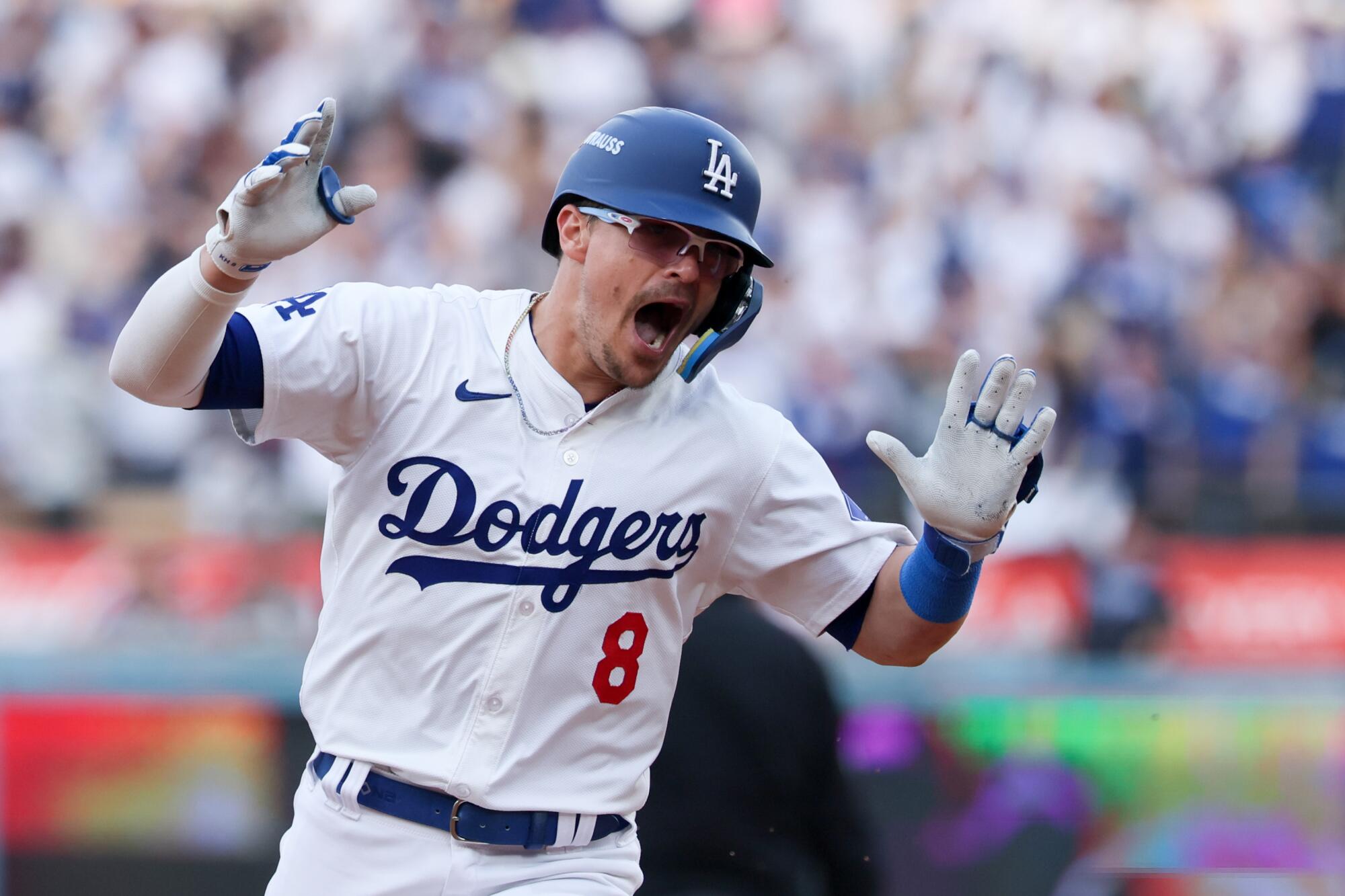 Kiké Hernández celebrates after hitting a solo home run in the Dodgers' 2-0 win over the San Diego Padres.