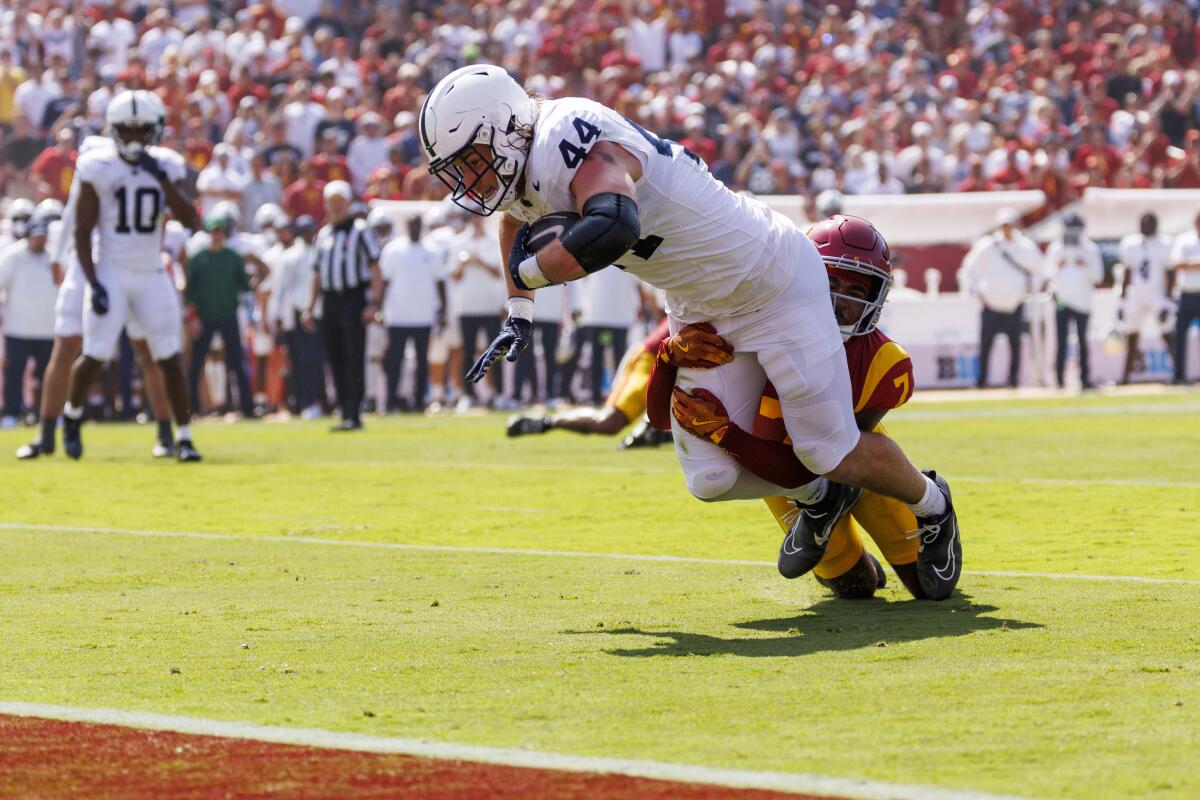 USC safety Kamari Ramsey tackles Penn State tight end Tyler Warren outside the end zone in the first half.