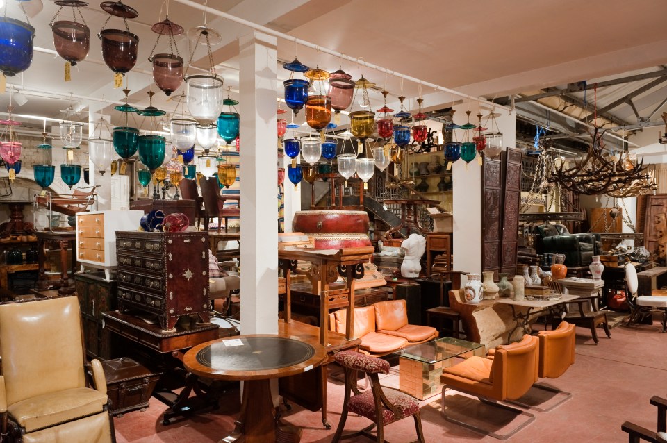 Guinevere’s antique shop is on Kings Road in London