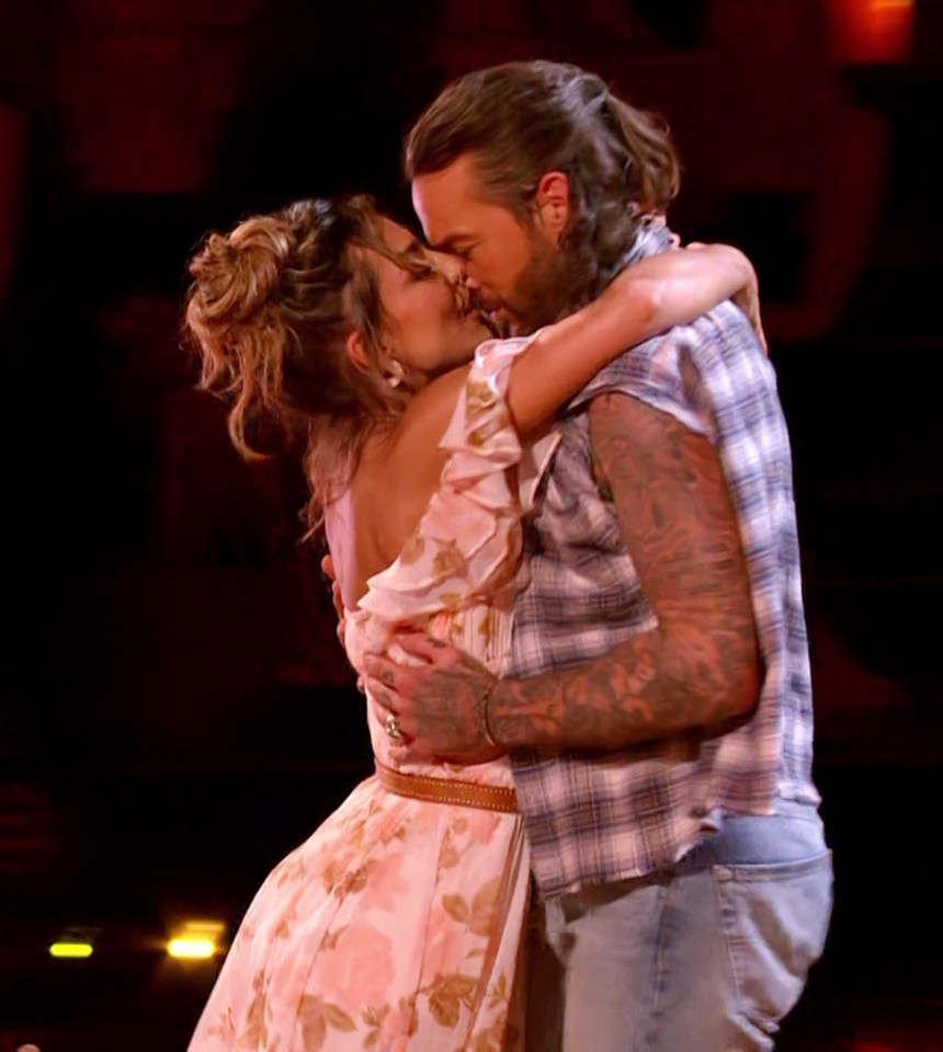 Many thought the duo shared a passionate kiss during one of the live shows