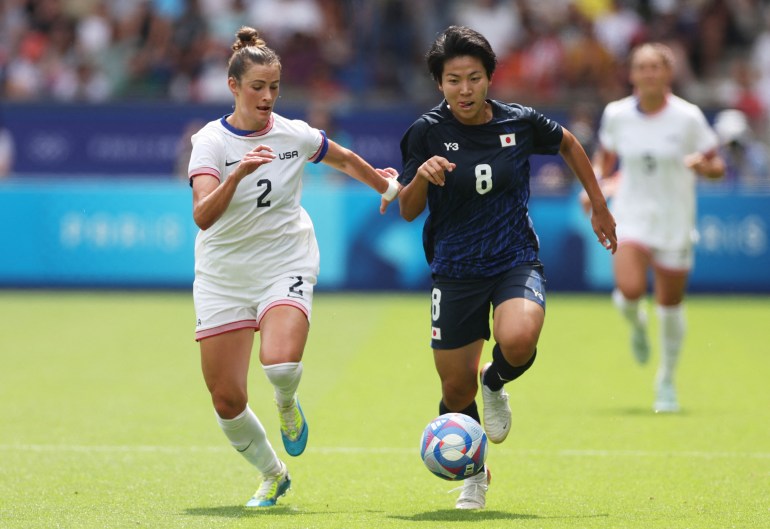 Paris 2024 Olympics - Football - Women's Quarter-final - United States vs Japan - Parc des Princes, Paris, France - August 03, 2024. Kiko Seike of Japan in action with Emily Fox of United States REUTERS/Paul Childs