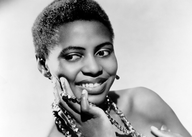 CHICAGO - CIRCA 1960: South African singer Miriam Makeba Poses for a portrait session Circa 1960 in Chcago, Ilinois. (Photo by Michael Ochs Archives/Getty Images)