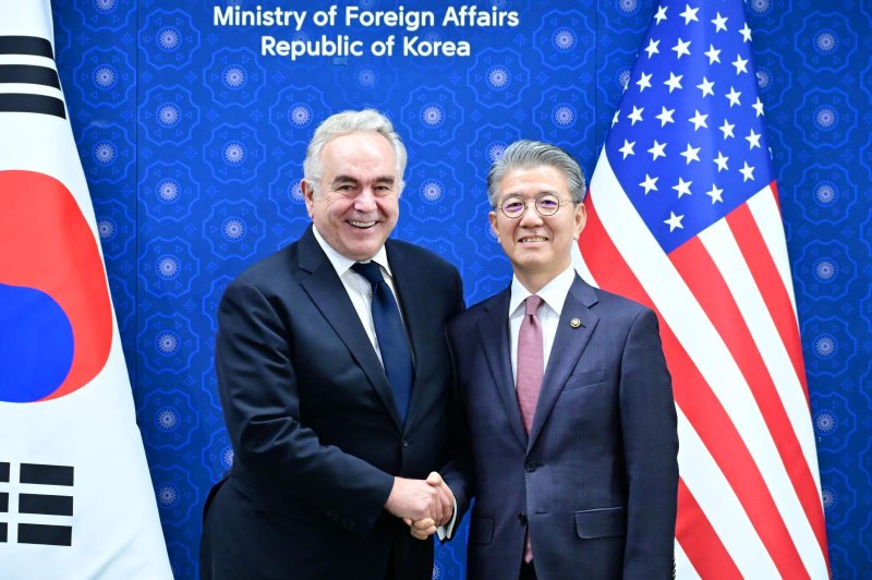 The United States and 10 allies formed a new multilateral team to monitor and report on North Korean sanctions violations. U.S. Deputy Secretary of State Kurt Campbell (L), South Korean Vice Foreign Minister Kim Hong-kyun (R) and other ambassadors announced the launch in Seoul on Wednesday. Photo courtesy of South Korea Ministry of Foreign Affairs