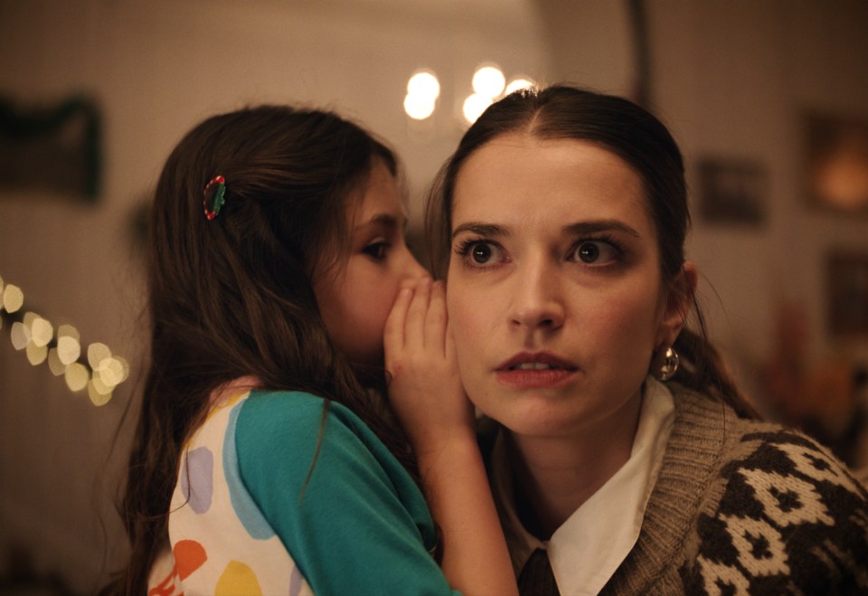 A young Lauren is seen whispering a gift idea to Sally