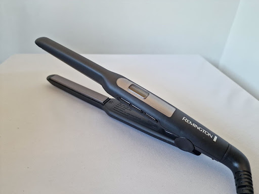 Remington's Pro-Ceramic straighteners have a particularly slim design