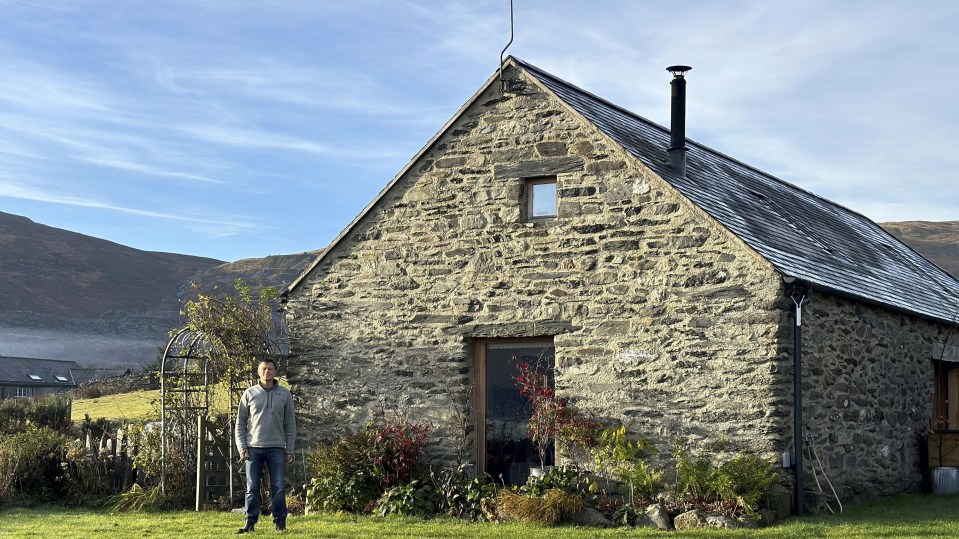 Simon sold his one-bed flat in London to buy an derelict Eryri cow shed