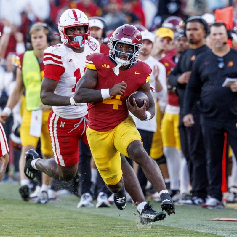 USC running back Woody Marks carries the ball in the second half.