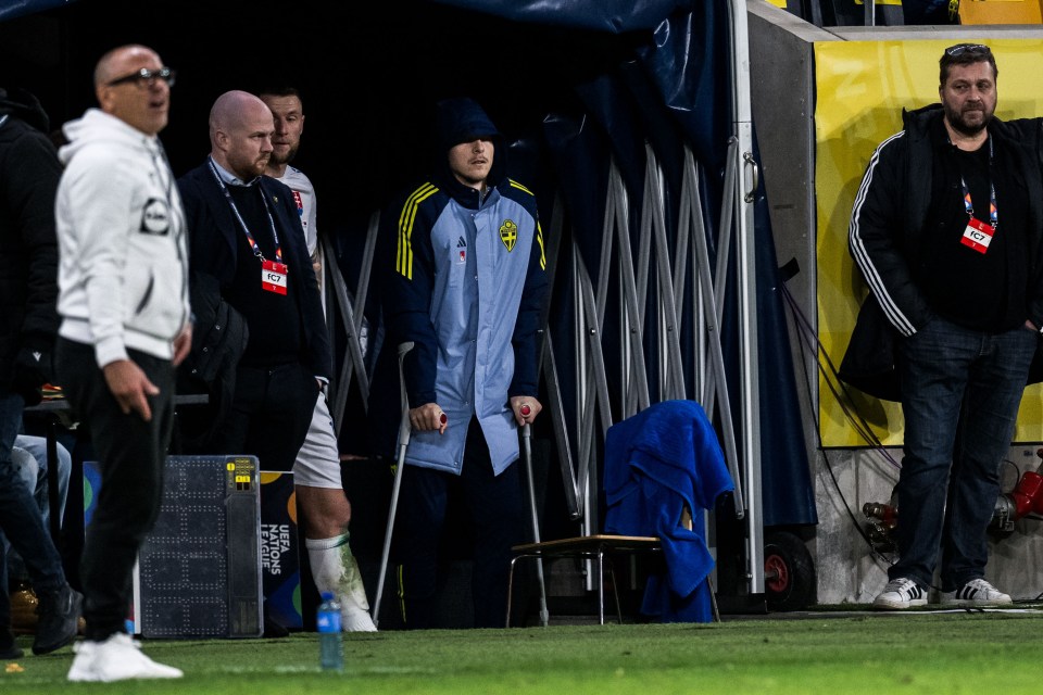 Lindelof was later seen on crutches