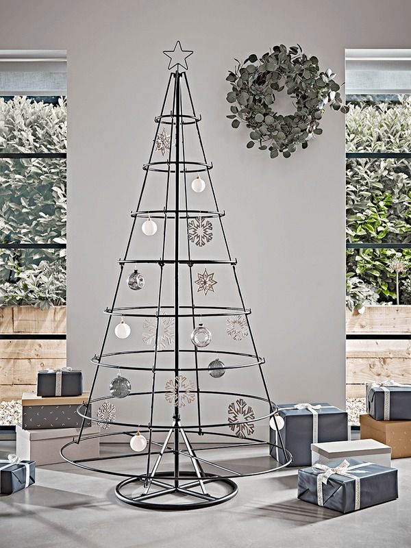 Christmas trees shouldn't be made from dull metal frames