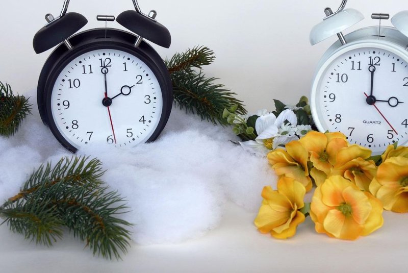 Clocks in most states will change at 2 a.m. Sunday. Photo by Annette/Pixabay