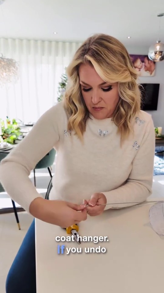 Sara showed off the DIY wreath on Instagram leaving Christmas fans stunned