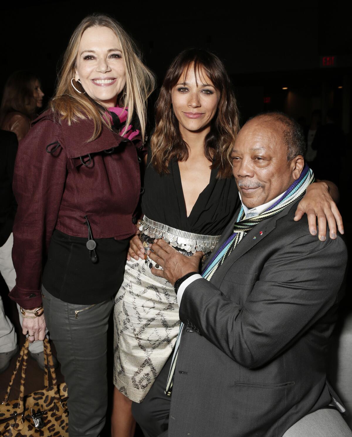 Peggy Lipton, Rashida Jones and a seated Quincy Jones pose together