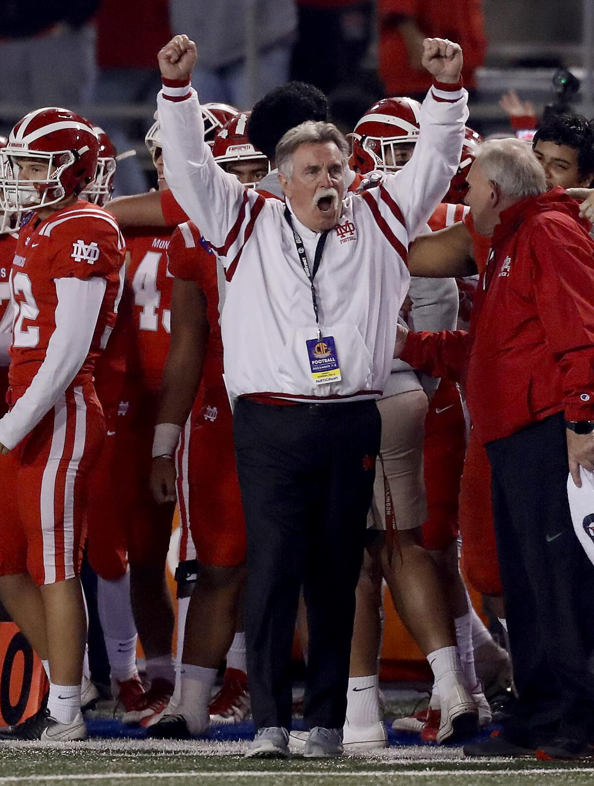 Mater Dei coach Bruce Rollinson in 2018 vs. De La Salle.