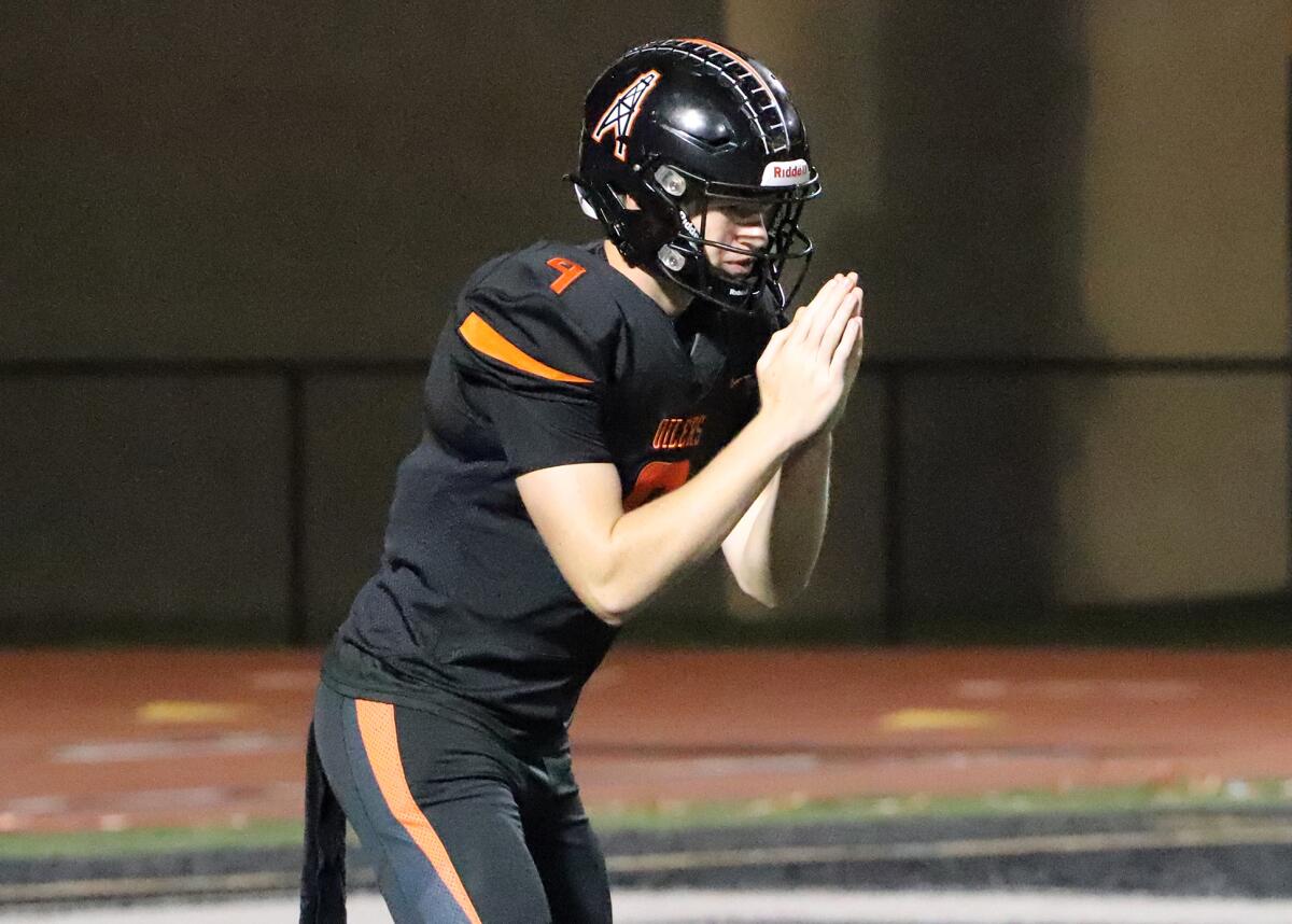 Huntington Beach quarterback Brady Edmunds (6).