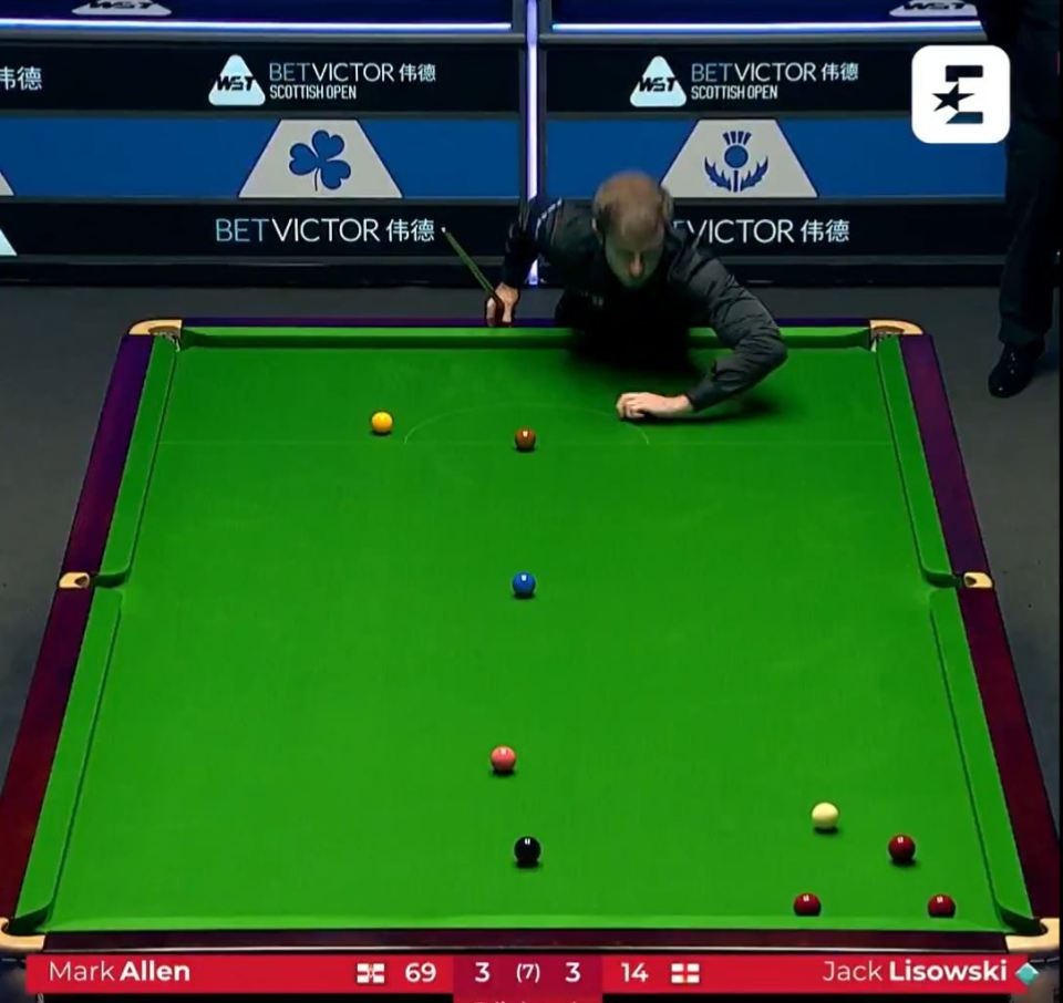 Lisowski missed a pot on the red