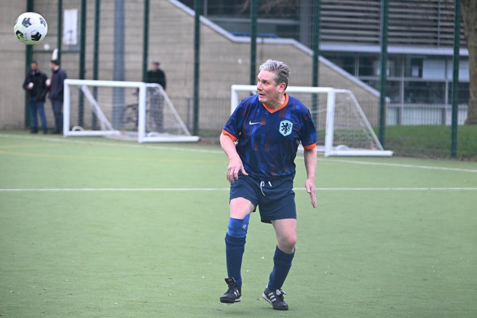 The Labour leader wore a 2024-2025 Netherlands away shirt