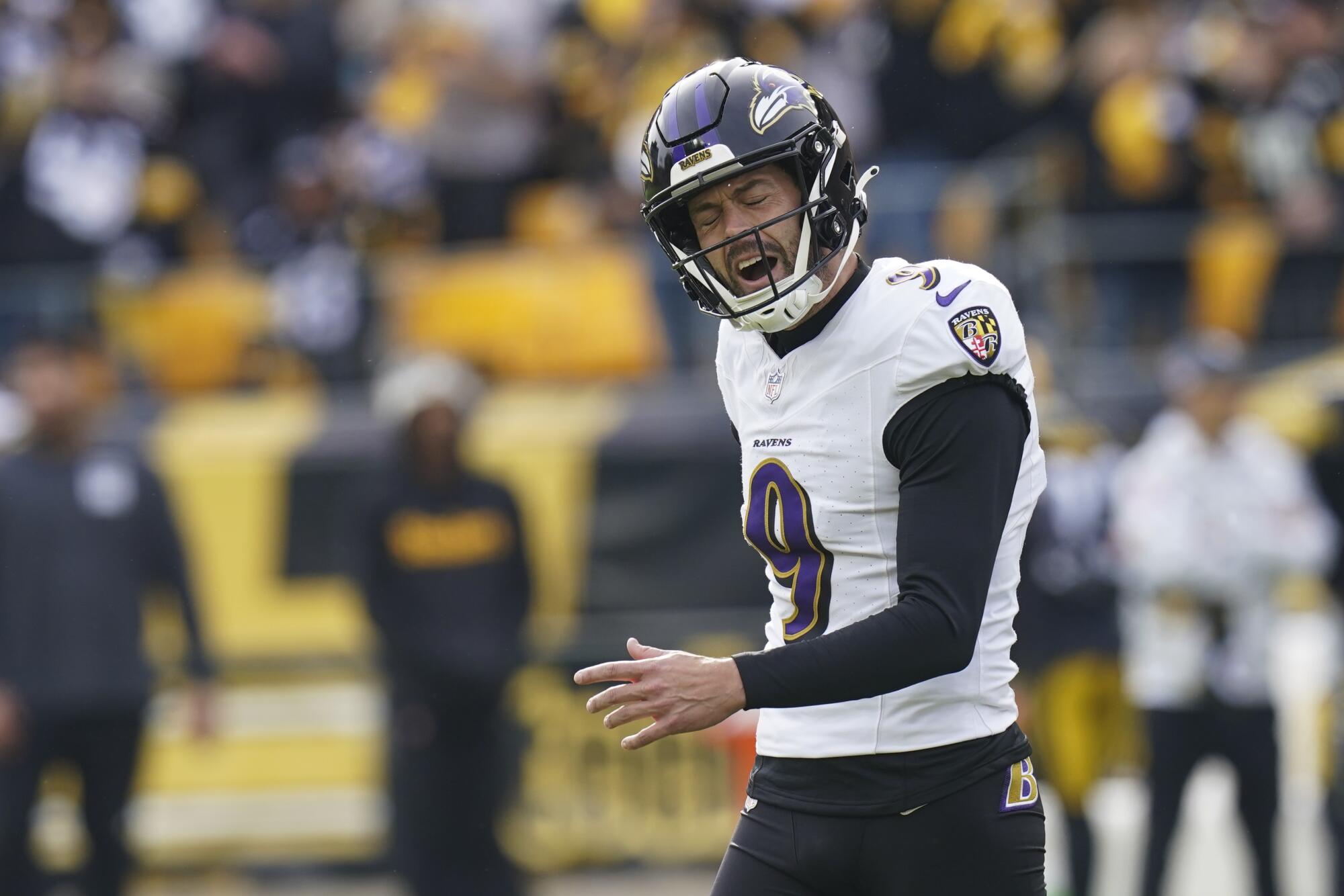 Baltimore Ravens kicker Justin Tucker reacts after missing a second field-goal attempt against the Steelers.