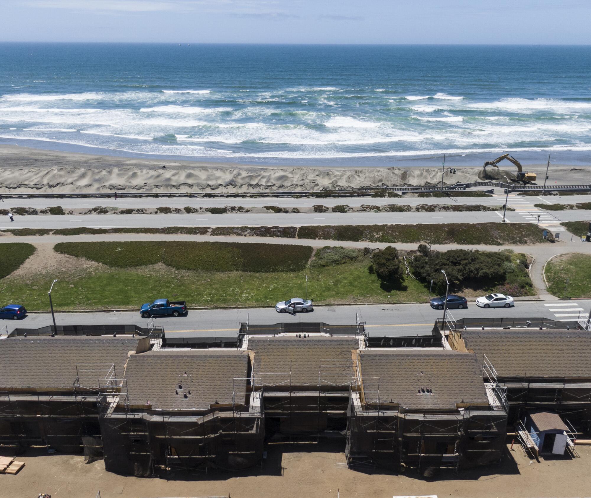 Upper Great Highway with the Pacific ocean in the background. 