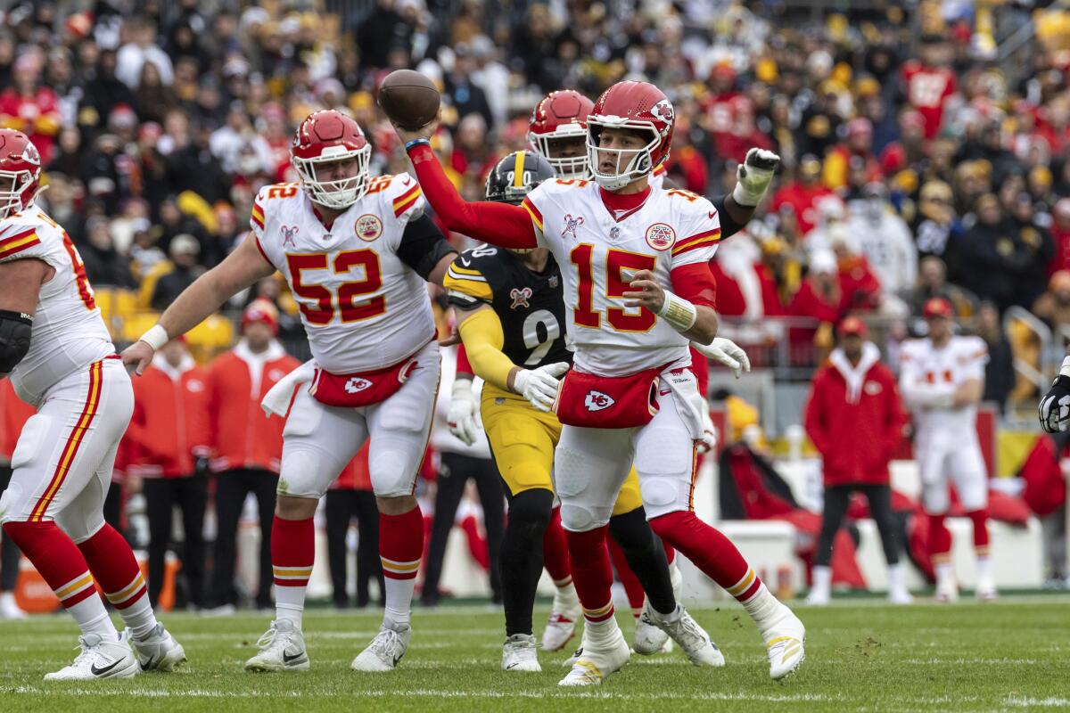 Kansas City Chiefs quarterback Patrick Mahomes passes against the Pittsburgh Steelers on Wednesday.