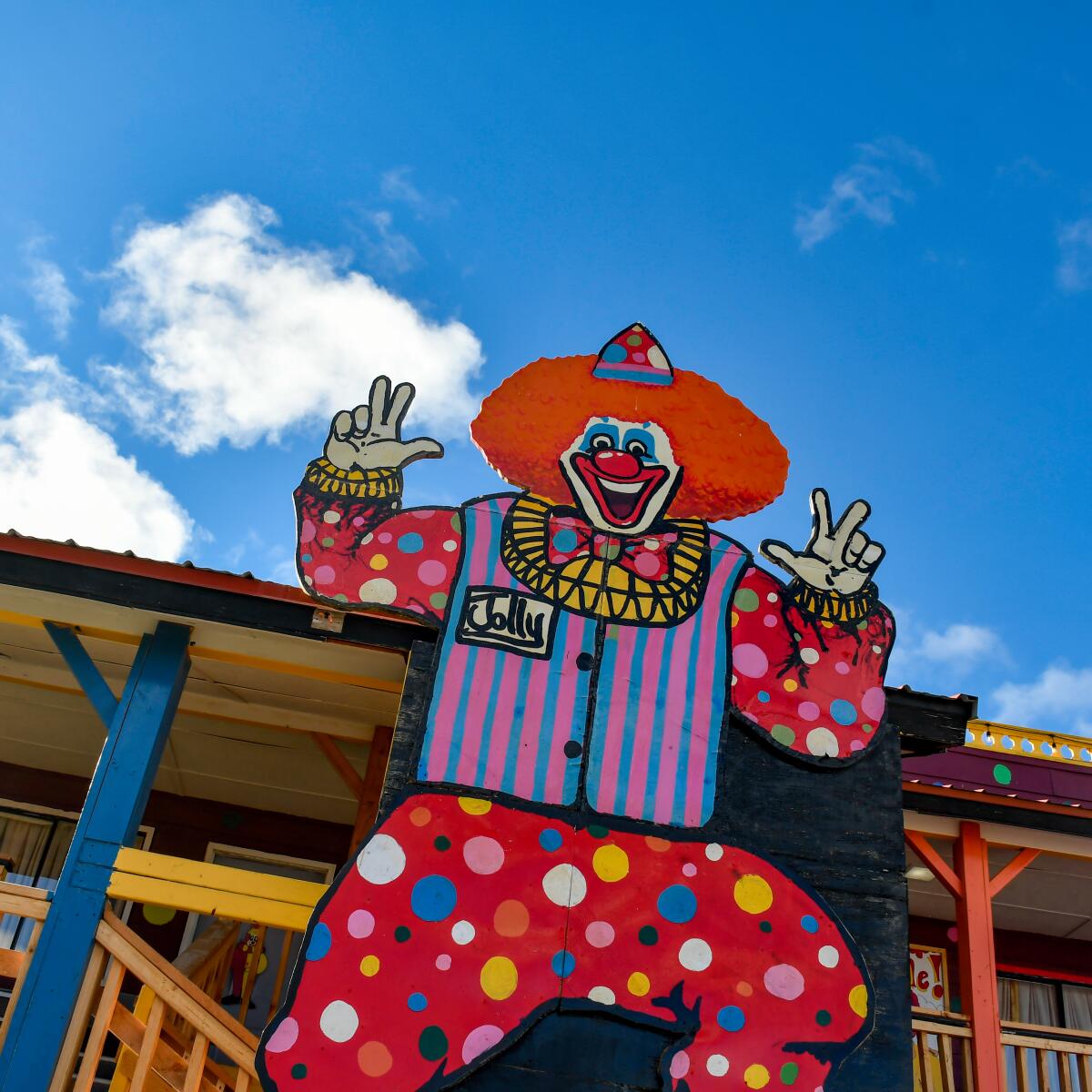 A giant cutout of a clown adorns the side of the Clown Motel.