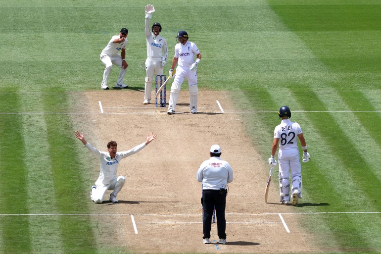 HAMILTON, NEW ZEALAND - DECEMBER 17: Mitchell Santner of New Zealand successfully appeals for the wicket of Joe Root of England during day four of the Third Test Match in the series between New Zealand and England at Seddon Park on December 17, 2024 in Hamilton, New Zealand. (Photo by Phil Walter/Getty Images)