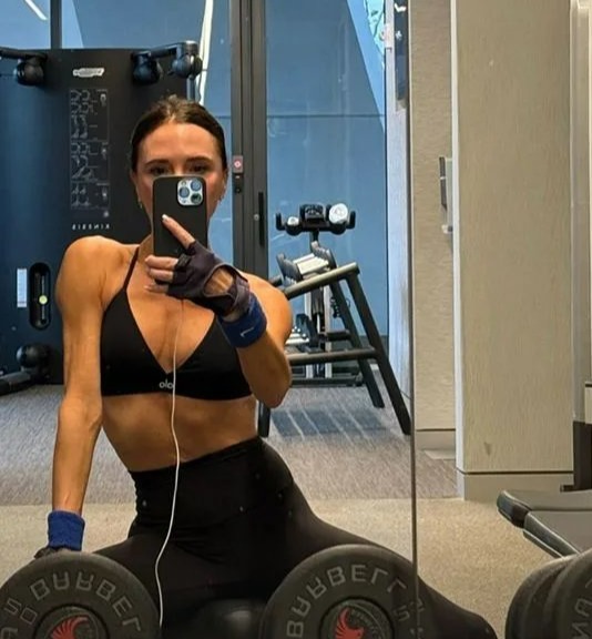 Victoria Beckham works out in her home gym