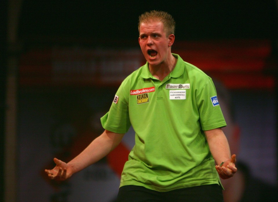 Van Gerwen looks totally different in photos from back in 2008