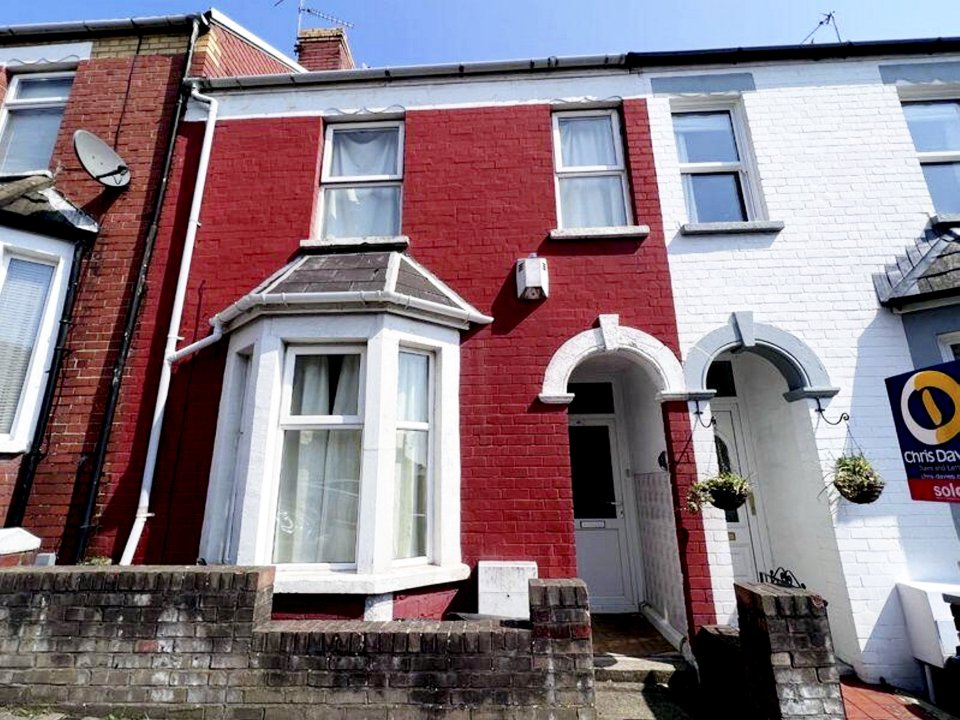 No matter what’s occurring at this terraced home in Wales, we bet it’s lush and tidy inside