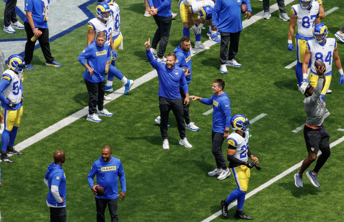  Rams coach Sean McVay gathers his team during pregame drills.