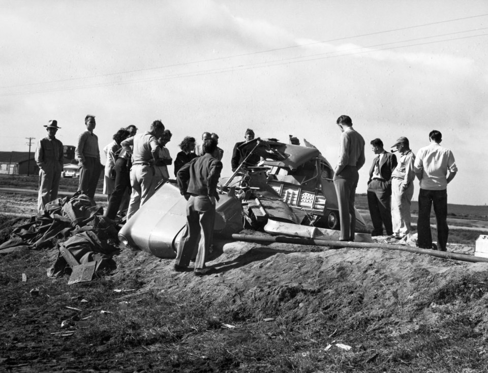 A wrecked Convair Model 118 ConvAirCar surrounded by onlookers.