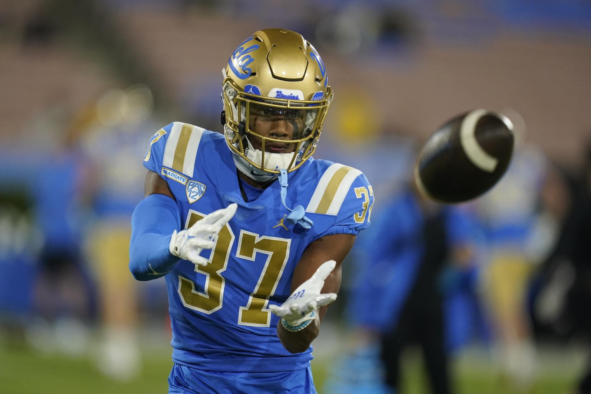 Quentin Lake warms up before a game between UCLA and Fresno State at the Rose Bowl in September 2021.