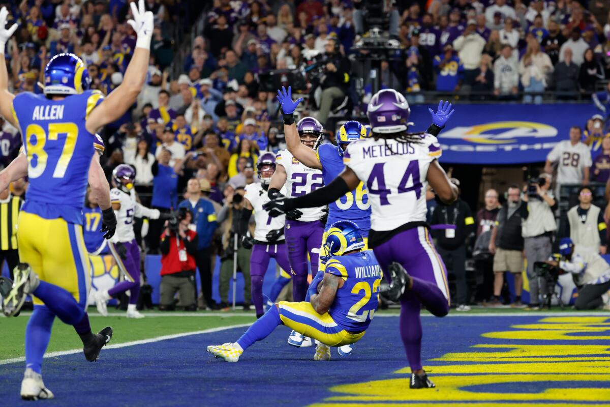 The Rams' Kyren Williams catches a five-yard touchdown passagainst the Vikings in their wild-card playoff game.