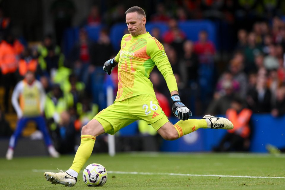 Nottingham Forest goalkeeper Matz Sels in action.