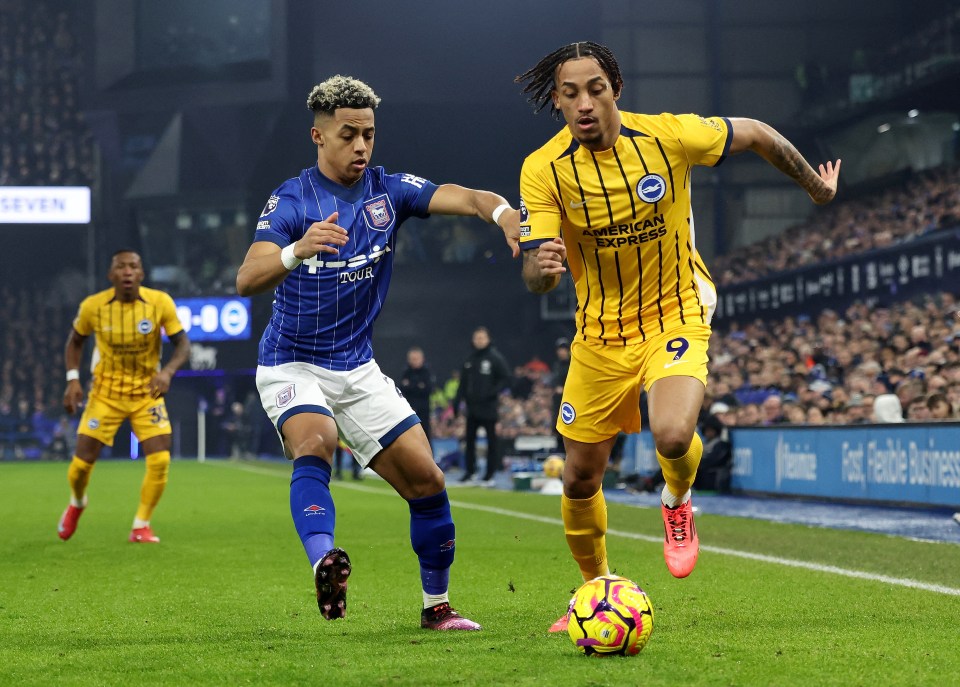 Soccer Football - Premier League - Ipswich Town v Brighton & Hove Albion - Portman Road, Ipswich, Britain - January 16, 2025 Ipswich Town's Omari Hutchinson in action with Brighton & Hove Albion's Joao Pedro REUTERS/David Klein EDITORIAL USE ONLY. NO USE WITH UNAUTHORIZED AUDIO, VIDEO, DATA, FIXTURE LISTS, CLUB/LEAGUE LOGOS OR 'LIVE' SERVICES. ONLINE IN-MATCH USE LIMITED TO 120 IMAGES, NO VIDEO EMULATION. NO USE IN BETTING, GAMES OR SINGLE CLUB/LEAGUE/PLAYER PUBLICATIONS. PLEASE CONTACT YOUR ACCOUNT REPRESENTATIVE FOR FURTHER DETAILS..