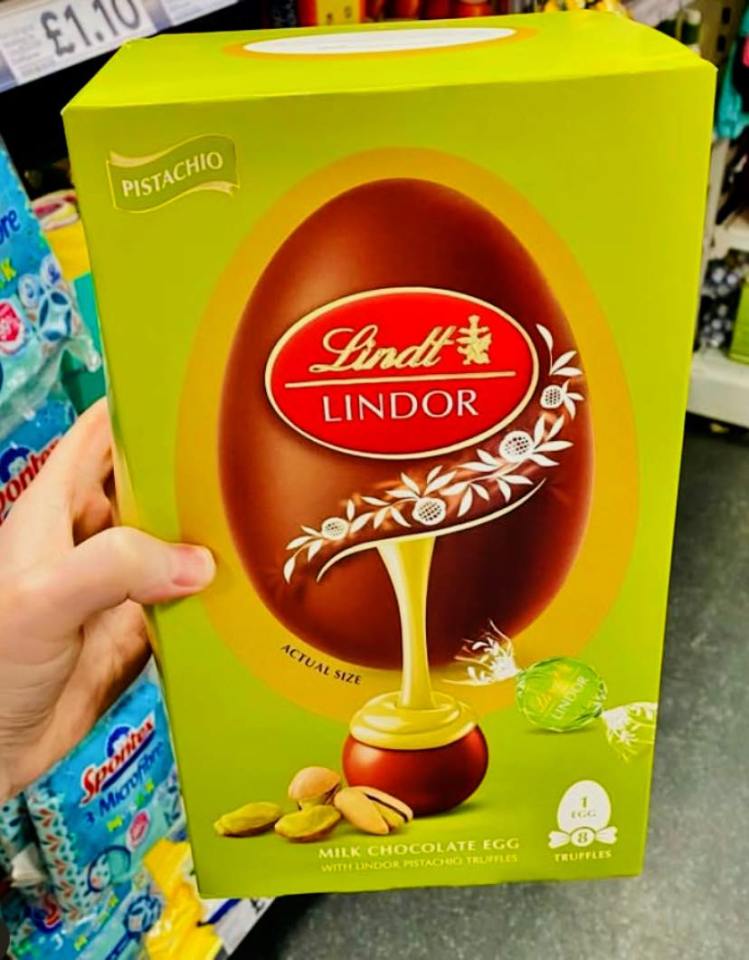 Lindt Lindor pistachio Easter egg box.