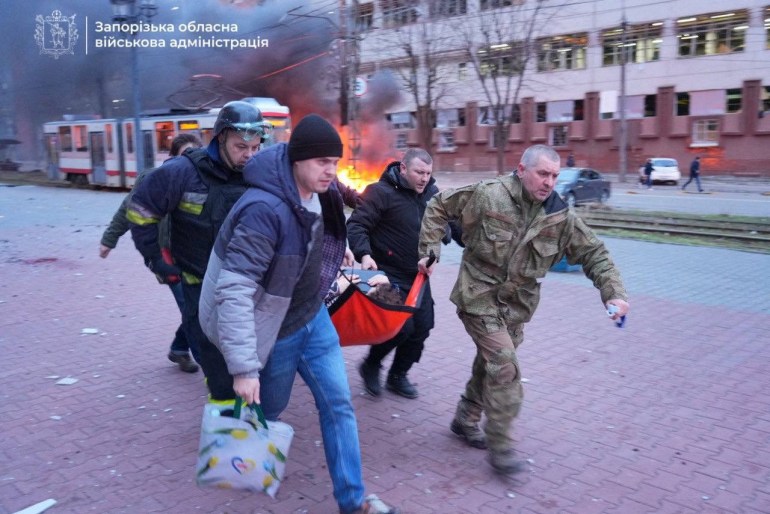 Men carry a resident injured during Russian air and missile strikes, amid Russia's attack on Ukraine, in Zaporizhzhia, Ukraine January 8, 2025. Head of Zaporizhzhia Regional Military Administration Ivan Fedorov via Telegram/Handout via REUTERS ATTENTION EDITORS - THIS IMAGE HAS BEEN SUPPLIED BY A THIRD PARTY. NO RESALES. NO ARCHIVES. DO NOT OBSCURE LOGO.