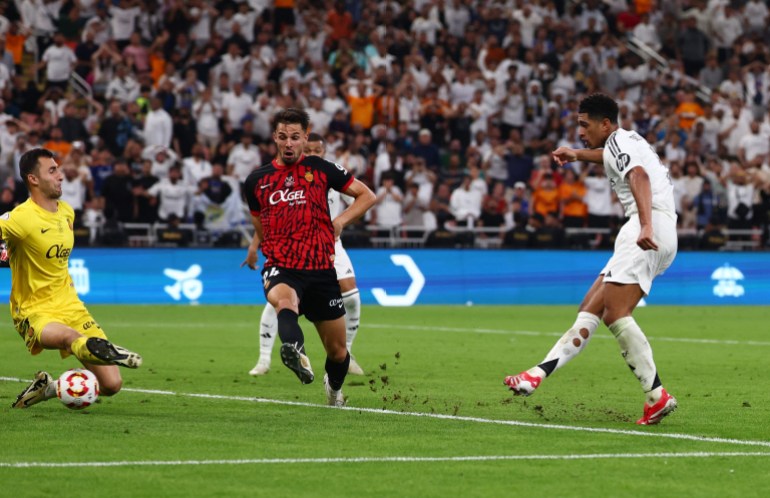 Soccer Football - Spanish Super Cup - Semi Final - Real Madrid v RCD Mallorca - King Abdullah Sports City, Jeddah, Saudi Arabia - January 9, 2025 Real Madrid's Jude Bellingham scores their first goal REUTERS/Pedro Nunes