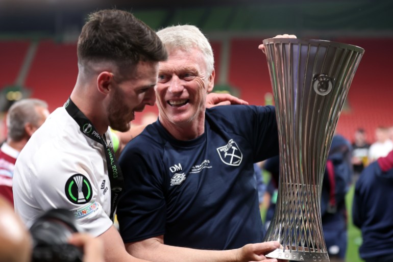 PRAGUE, CZECH REPUBLIC - JUNE 07: Declan Rice and David Moyes, Manager of West Ham United, celebrate with the UEFA Europa Conference League trophy after the team's victory during the UEFA Europa Conference League 2022/23 final match between ACF Fiorentina and West Ham United FC at Eden Arena on June 07, 2023 in Prague, Czech Republic. (Photo by Alex Grimm/Getty Images)