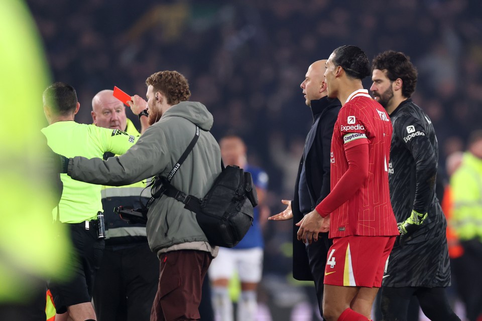 Referee showing Arne Slot a red card.