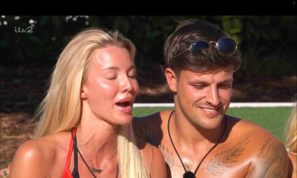 Olivia Hawkins and a man on Love Island.