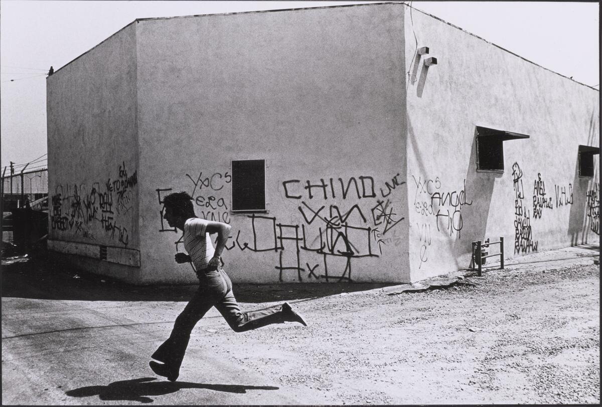 Gusmano Cesaretti, Street Writers, 1973, gelatin silver print, 5 7/8 x 8 3/4 in. 