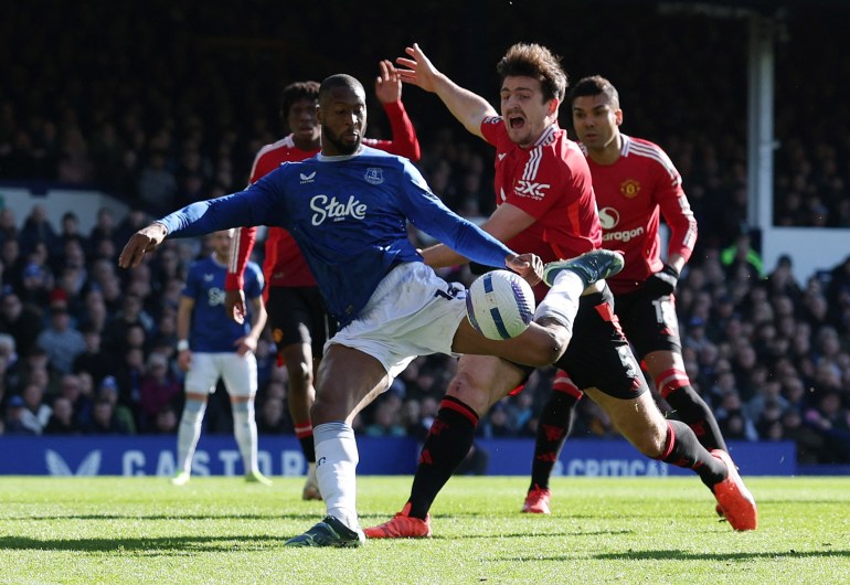 Soccer Football - Premier League - Everton v Manchester United - Goodison Park, Liverpool, Britain - February 22, 2025 Everton's Beto scores their first goal REUTERS/Phil Noble EDITORIAL USE ONLY. NO USE WITH UNAUTHORIZED AUDIO, VIDEO, DATA, FIXTURE LISTS, CLUB/LEAGUE LOGOS OR 'LIVE' SERVICES. ONLINE IN-MATCH USE LIMITED TO 120 IMAGES, NO VIDEO EMULATION. NO USE IN BETTING, GAMES OR SINGLE CLUB/LEAGUE/PLAYER PUBLICATIONS. PLEASE CONTACT YOUR ACCOUNT REPRESENTATIVE FOR FURTHER DETAILS..