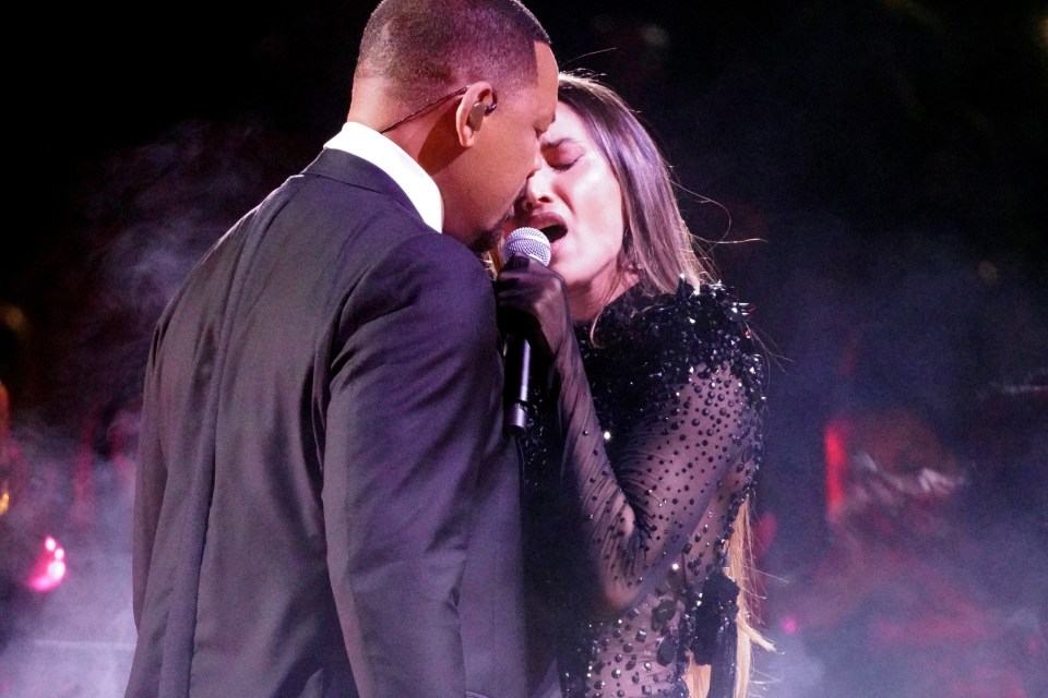 Will Smith and India Martínez performing onstage.